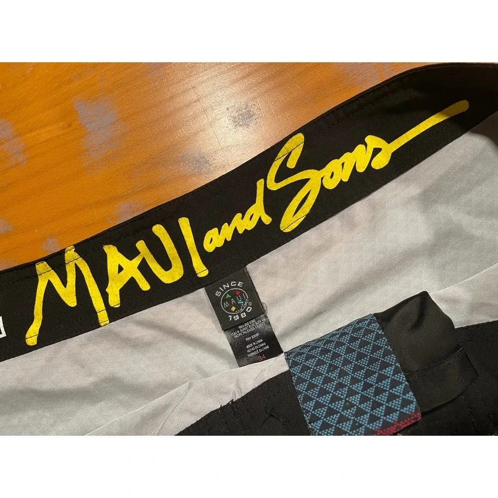 Maui and Sons‎ Board Shorts Swim Trunks Stretch Pixel Grey Blue Red Mens 34x10 L - Picture 5 of 12